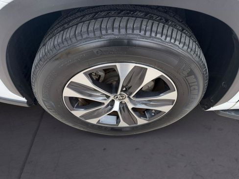 Used 2022 Toyota Highlander XLE image 14