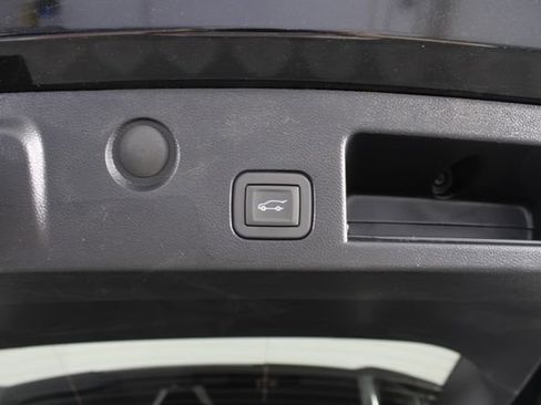 New 2026 Chevrolet Equinox LT w/ Convenience Package II FWD image 19