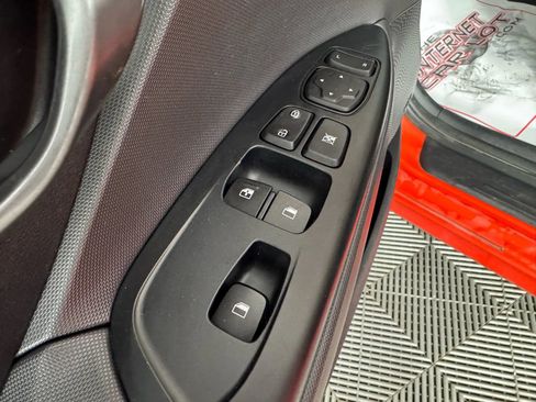 Used 2019 Hyundai Veloster 2.0 Premium image 40