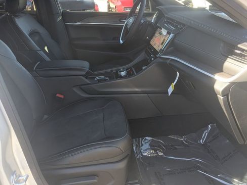 New 2026 Jeep Grand Cherokee Altitude AWD/4WD image 32