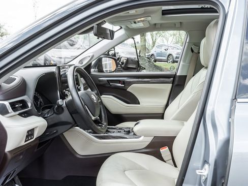 Used 2020 Toyota Highlander Platinum image 27