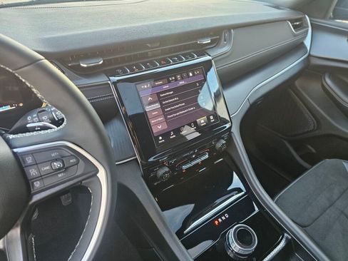 Used 2025 Jeep Grand Cherokee Altitude image 20