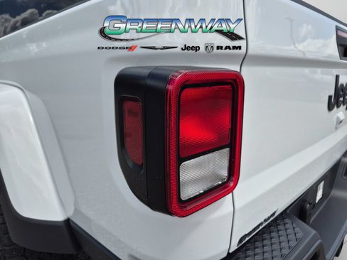 Used 2025 Jeep Gladiator Sport AWD/4WD image 25