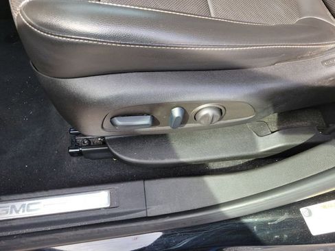 Used 2023 GMC Acadia SLT image 14