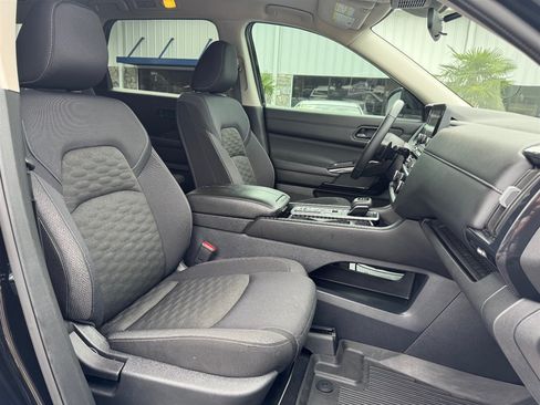 Used 2024 Nissan Pathfinder SV w/ SV Premium Package FWD image 19
