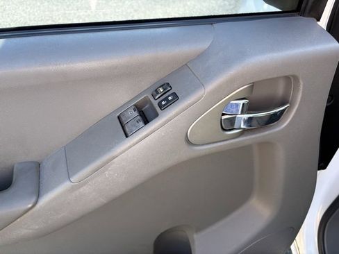 Used 2007 Nissan Frontier XE w/ Preferred Pkg image 13
