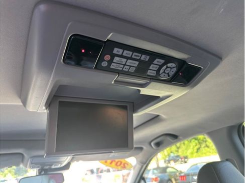 Used 2017 Honda Pilot Touring image 12