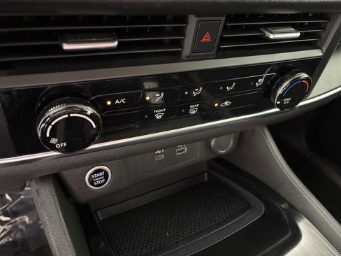 Used 2023 Nissan Rogue S image 28