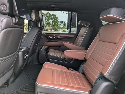 Used 2023 GMC Yukon XL Denali Ultimate AWD/4WD image 16