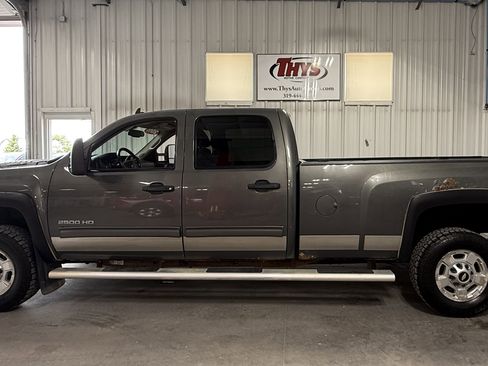 Used 2011 Chevrolet Silverado 2500 LT w/ Interior Plus Package AWD/4WD image 11