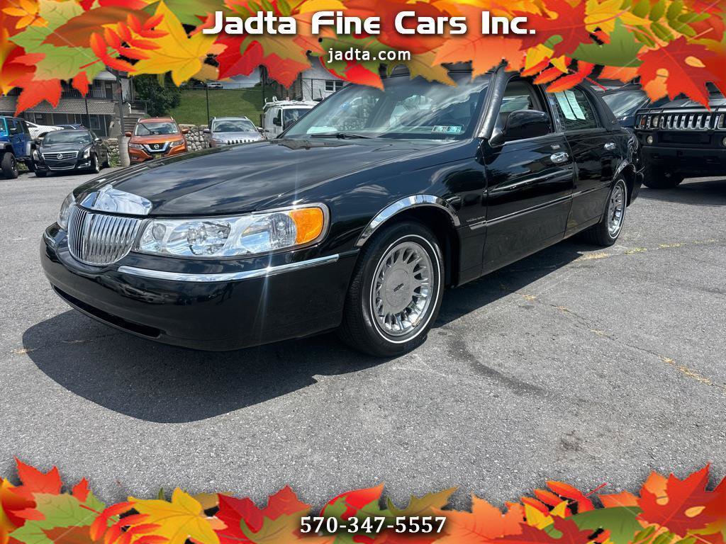 Used 2002 Lincoln Town Car Cartier RWD image 1