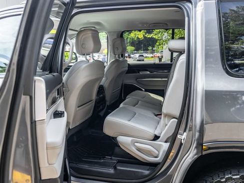 Used 2024 Jeep Wagoneer 4WD w/ Convenience Group I image 21