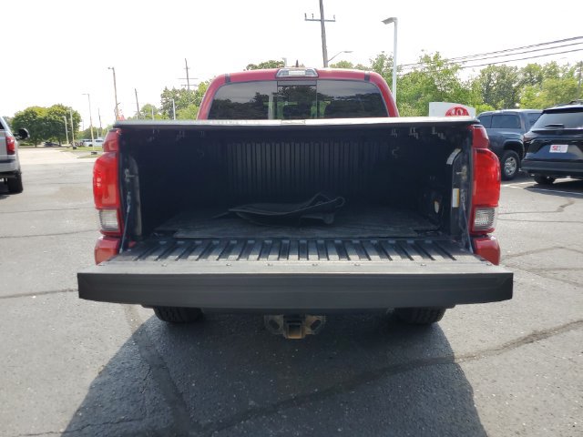 Used 2019 Toyota Tacoma TRD Sport AWD/4WD image 8