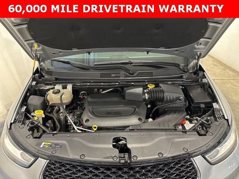 Used 2021 Chrysler Pacifica Touring-L image 39