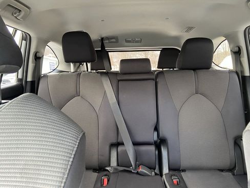 Used 2024 Toyota Highlander LE image 24