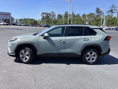 Used 2022 Toyota RAV4 XLE w/ Convenience Package image 2