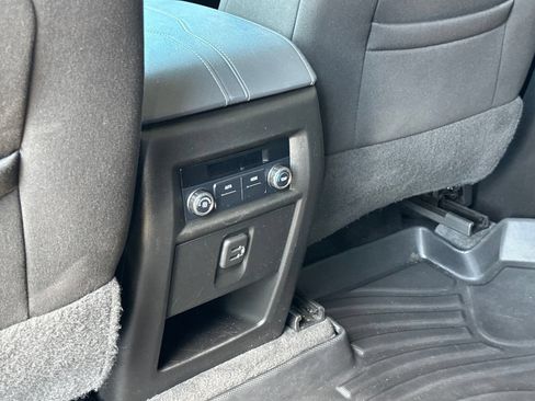 Used 2019 Chevrolet Traverse LT AWD/4WD image 18