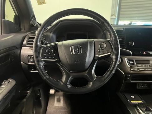 Used 2025 Honda Passport TrailSport image 22
