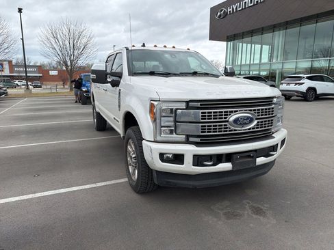 Used 2019 Ford F250 Platinum w/ Platinum Ultimate Package image 4