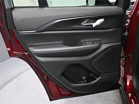 New 2025 Jeep Grand Cherokee Laredo image 14