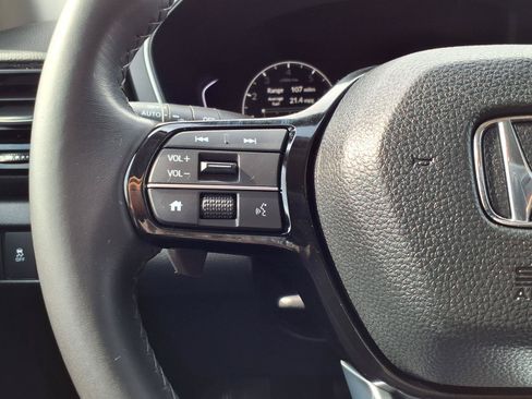 Used 2025 Honda Pilot Touring image 15