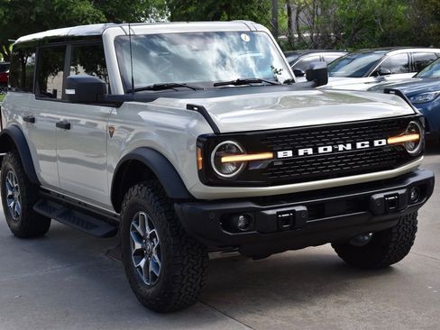 Certified 2025 Ford Bronco Badlands AWD/4WD image 4