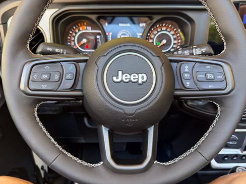 Used 2025 Jeep Wrangler Unlimited Sport AWD/4WD image 41