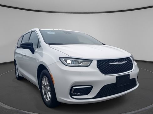 New 2025 Chrysler Pacifica Select image 1