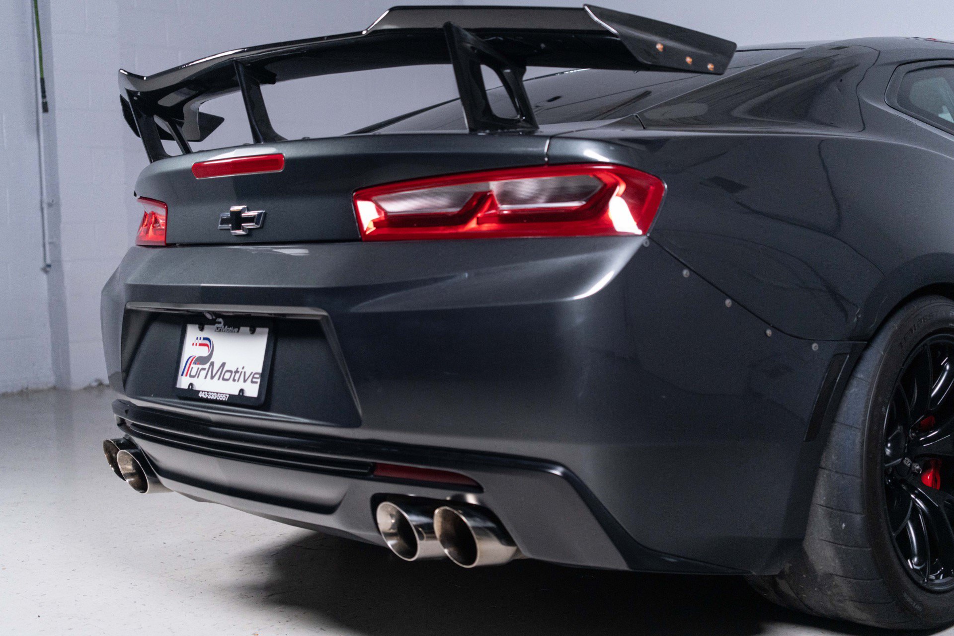 Used 2018 Chevrolet Camaro SS RWD image 15