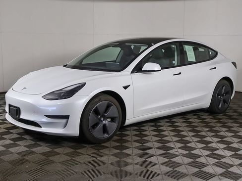 Used 2023 Tesla Model 3 Standard Range RWD image 9