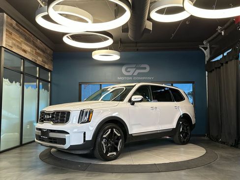 Used 2025 Kia Telluride S AWD/4WD image 7