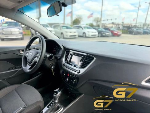 Used 2019 Hyundai Accent SE w/ Cargo Package FWD image 11