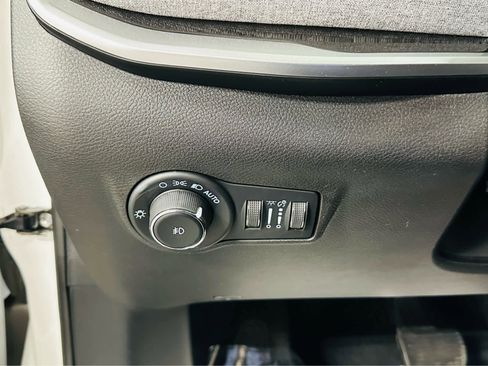 Used 2024 Jeep Compass Latitude AWD/4WD image 14