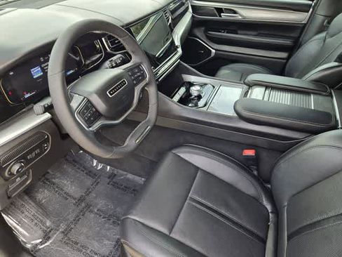 Used 2022 Jeep Wagoneer Series III RWD image 2