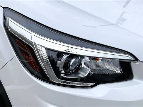 Used 2020 Subaru Forester Premium image 27