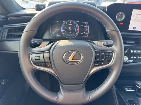 Used 2024 Lexus ES 350 w/ Accessory Package (Z1) image 18