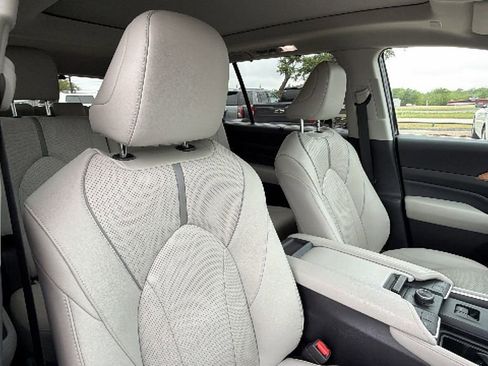 Used 2024 Toyota Grand Highlander Platinum image 40