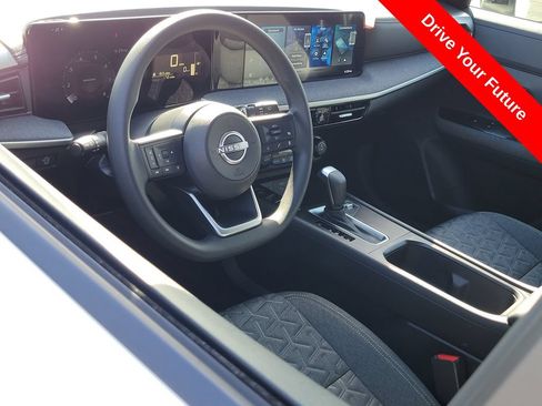 Used 2026 Nissan Kicks SV w/ SV Premium Package FWD image 5