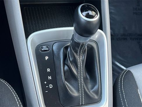 Used 2025 Hyundai Venue SEL image 26