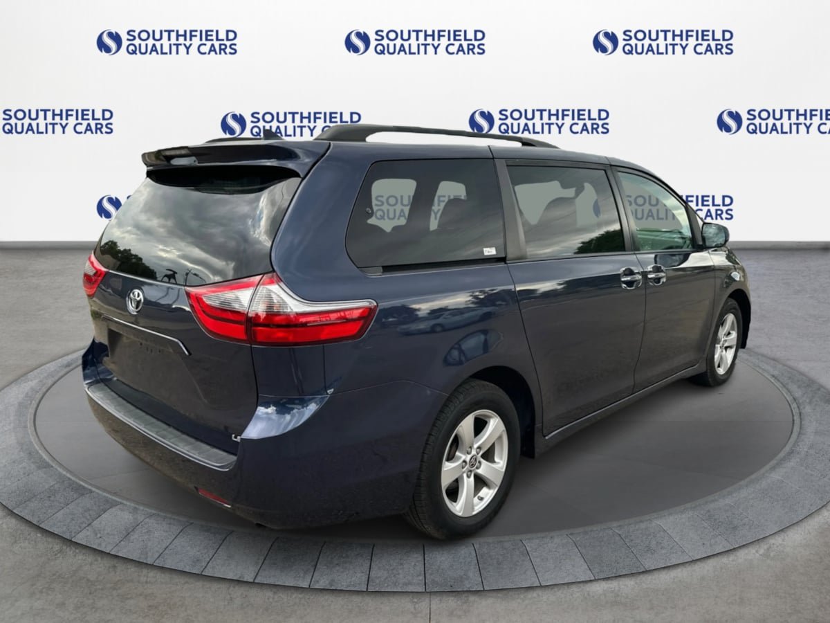 Used 2020 Toyota Sienna LE w/ LE Preferred Package FWD image 7