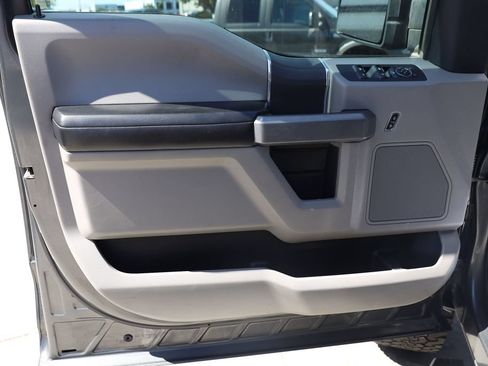 Used 2015 Ford F150 XLT AWD/4WD image 10