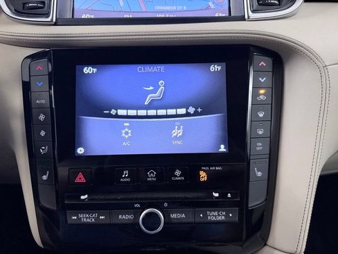 Used 2019 INFINITI QX50 Luxe w/ Navigation Package AWD/4WD image 18