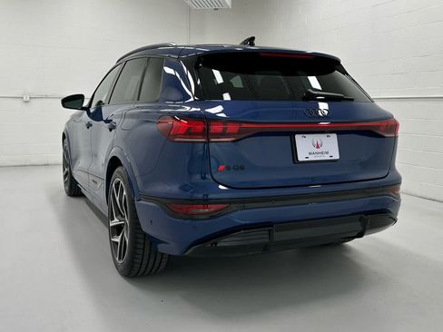 Used 2025 Audi SQ6 e-tron Prestige w/ 21" Black Optic Wheel Package image 9