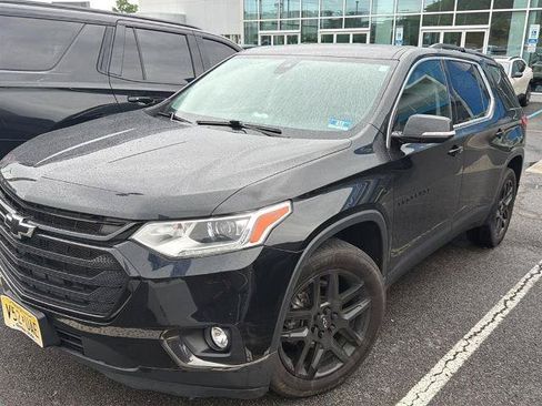 Used 2020 Chevrolet Traverse LT w/ LPO, Blackout Package AWD/4WD image 3