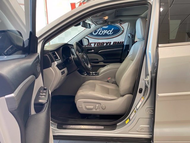 Used 2018 Toyota Highlander Limited w/ Protection Package #3 AWD/4WD image 13