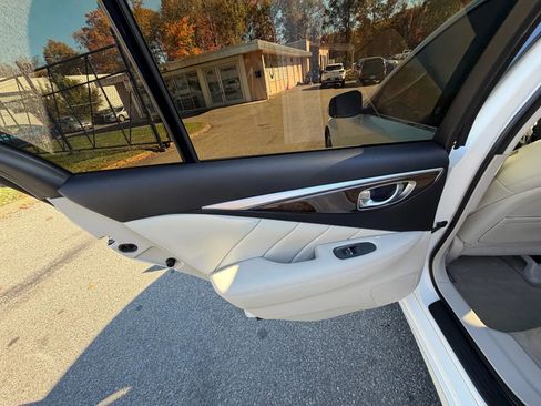 Used 2015 INFINITI Q50 Sport w/ Deluxe Touring Package image 20