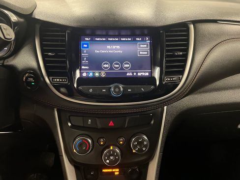 Certified 2022 Chevrolet Trax LT w/ Midnight Edition AWD/4WD image 23