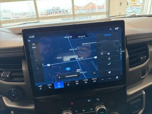 Used 2022 Ford Expedition Max XLT image 2