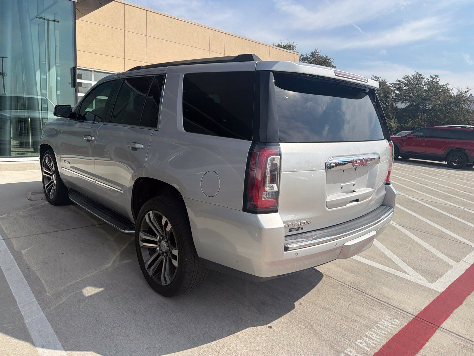 Used 2020 GMC Yukon Denali w/ Open Road Package AWD/4WD image 7