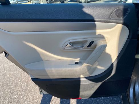 Used 2011 Volkswagen CC Sport image 21
